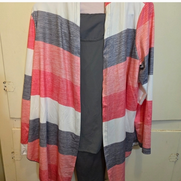 NWOT 3 Piece Outfit - Picture 2 of 6